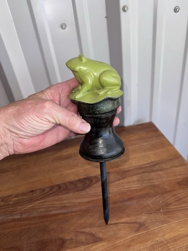 Cast iron frog garden - 12”,