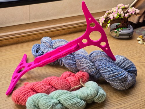 Niddy noddy yarn - noddy,