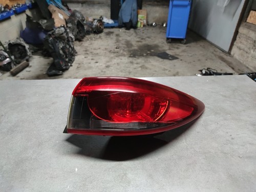 Mazda drivers tail light - 6,