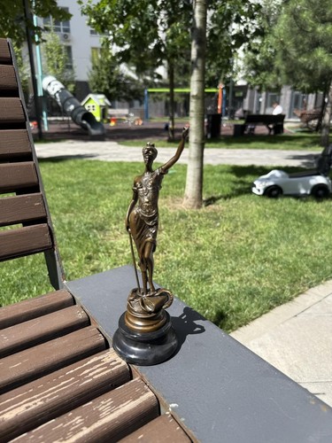 Bronze sculpture lady - bronze,