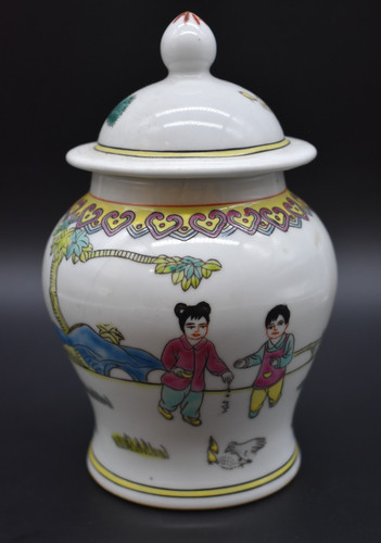 Chinese porcelain jar with - , lid