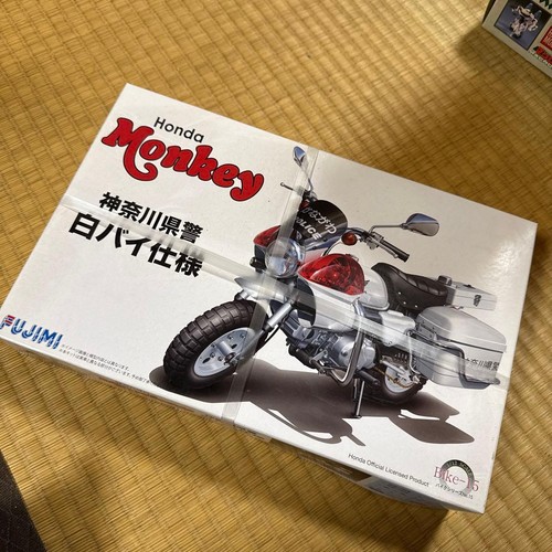 Honda monkey police 12 - monkey,