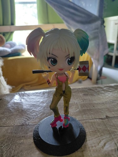 Harley quinn statue - harley,