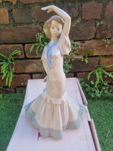 Nao lladro figurine - by,