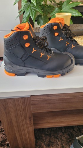 Uvex safety boots size 37 - uvex,