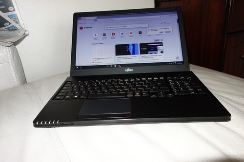 Fujitsu lifebook core - fujitsu, 15.6"