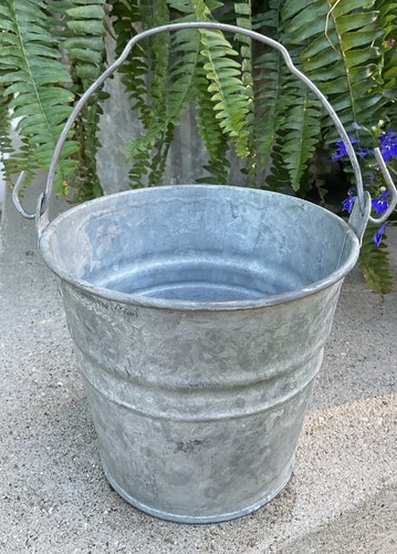 Vtg galvanized small bucket - vtg,