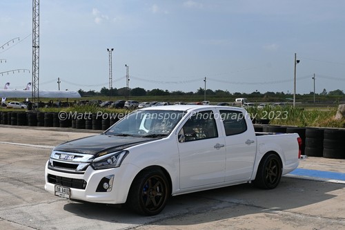 Car photo 12x8 isuzu - car,