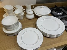 Royal Doulton Mystique 6 piece dinner & tea set & one serving bowl with lid