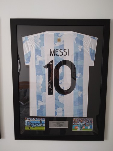 Framed signed lionel messi - lionel,