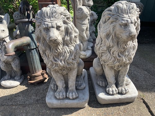 Pair garden ornamental - of, lion