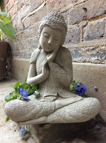 Beautifully detailed resting - detailed,