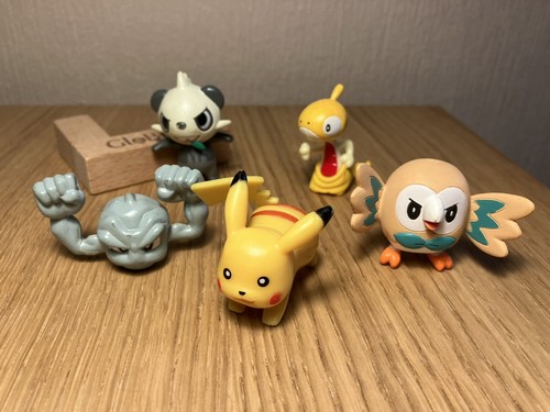 Pokemon action figures - 5,