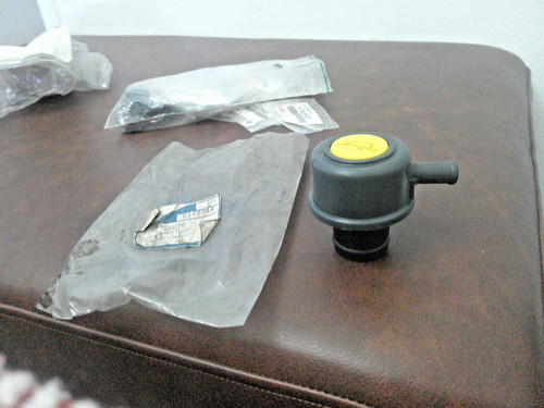 Genuine ford oil filler cap - ford,