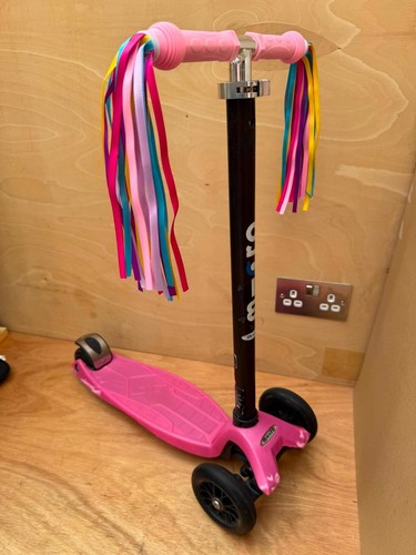 Pink maxi micro scooter