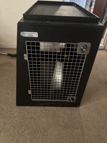 Box van side - |, dog