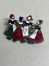 VINTAGE DUTCH LADIES DANCING