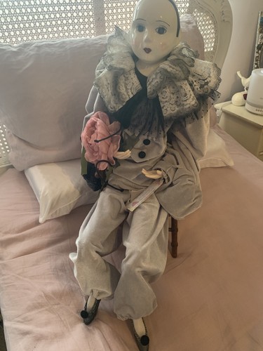 Gorgeous large pierrot - pierrot, boudoir