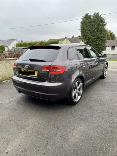 Audi line black edition - black,