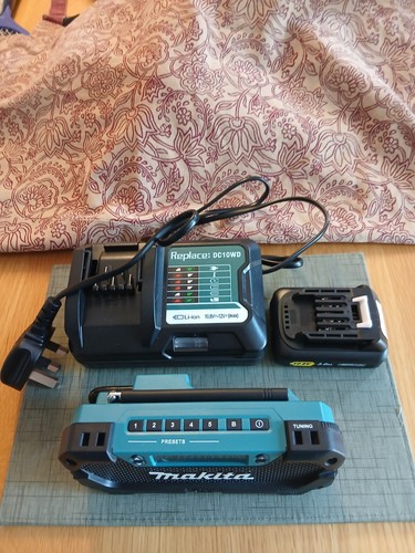 Makita mro52 cordless radio - makita,