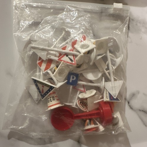 Bundle plastic toy - of,