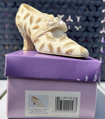 Miniature shoe ornament cream - miniature,