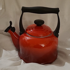 Le Creuset Traditional Stove Top Whistling Kettle 2.1L - Cherry Red