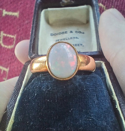 1892 22ct gold opal - 22ct, ring