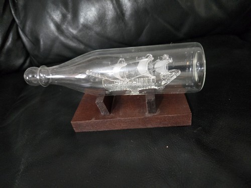 Glass ship bottle - in,