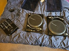 Pioneer DJM-250MK2 Vinyl turntables and mixer