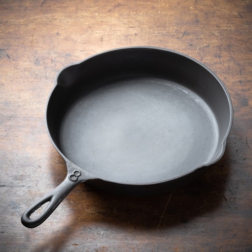 Lodge cast iron skillet - iron, no