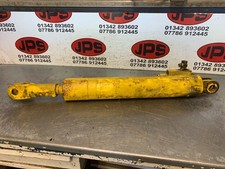 Single hydraulic ram with