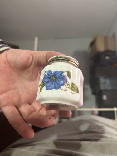 Aynsley chelsea flowers pot - flowers,