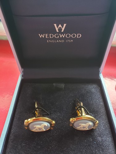 Near mint wedgwood white and - mint,