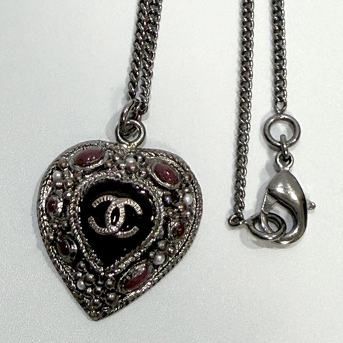 Chanel logos pearl black - chanel,