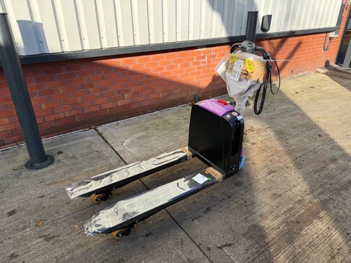 New pedestrian pallet - pallet, truck