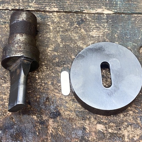 Fly press lozenge - press,