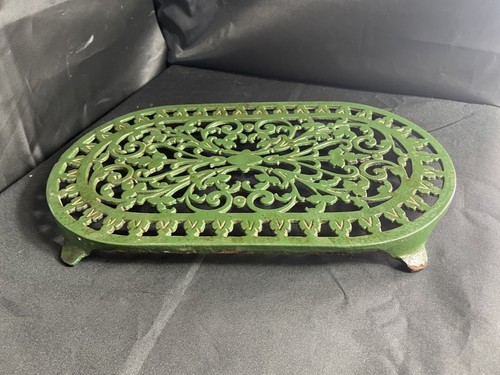 Vintage cast iron trivet - ,