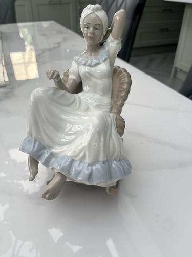Casades porcelain woman - casades, on