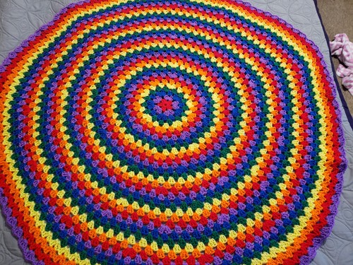 Round rainbow hand crochet - hand,
