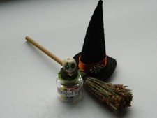 (M4.25) 1/12th scale DOLLS HOUSE HANDMADE WITCHES SET- HAT/BROOM & EYEBALLS