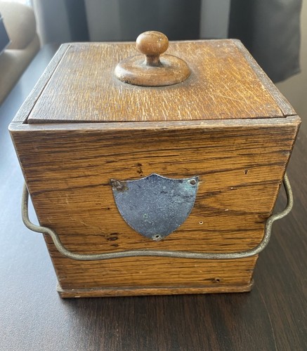 Square wooden tea - caddy, with