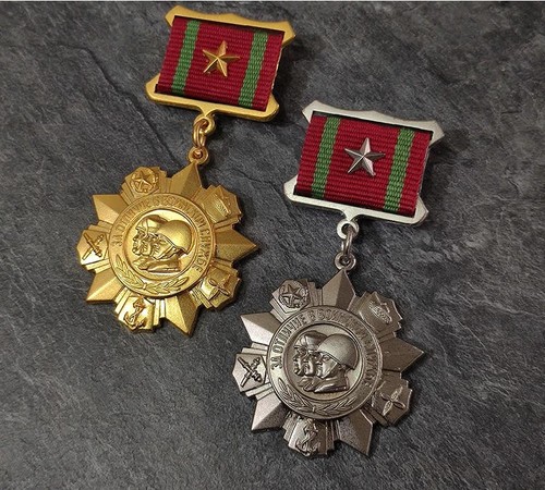 Pcs gold silver badges with - pcs,