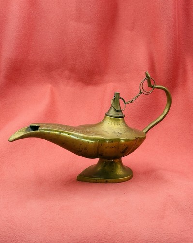 Vintage brass aladdin oil - ***,