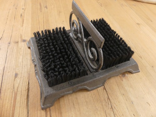 Large cast iron boot - large,