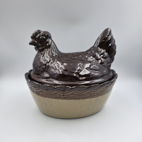 Vintage hen nest - hen, on