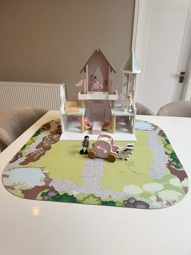 Little town wooden - , princess