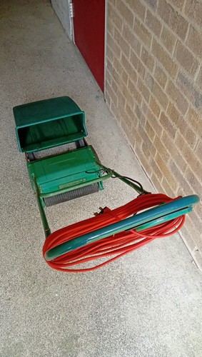 Electric lawnmower