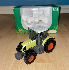 Universal Hobbies 1:32 - CLAAS