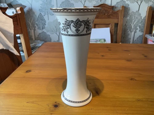 Stunning wedgwood contrasts - stunning,